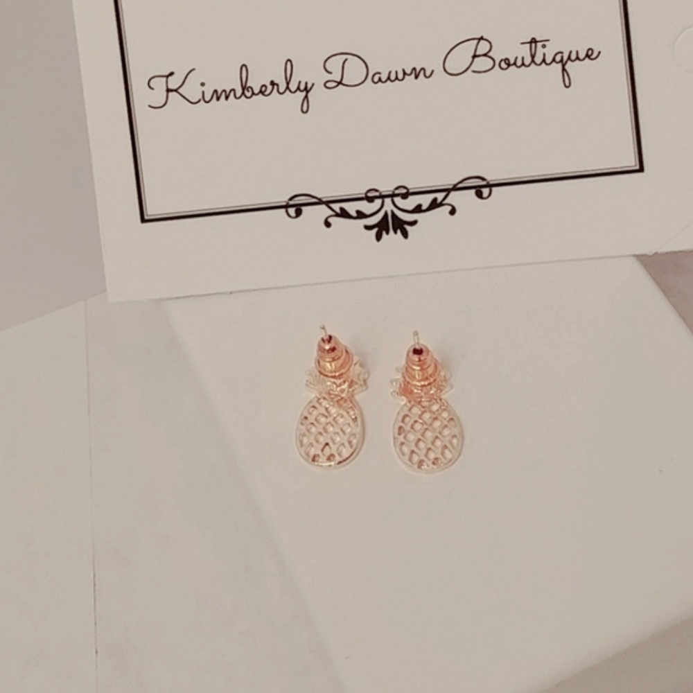🆕️ Dainty Gold Hollow Out Pineapple Earrings - Picture 4 of 8